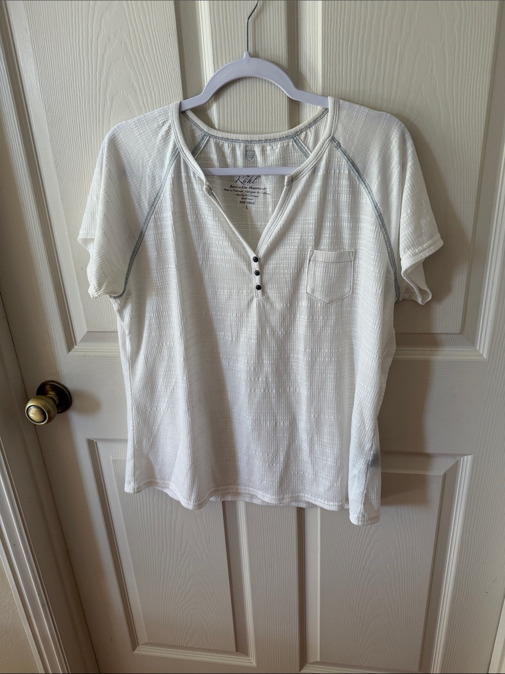 Kuhl White Short-Sleeve Henley Tee with Contrast Stitch Sz L. Box30